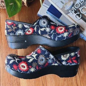 Dansko Felt Pro Navy Floral Embroidered Professional Clogs Size 39